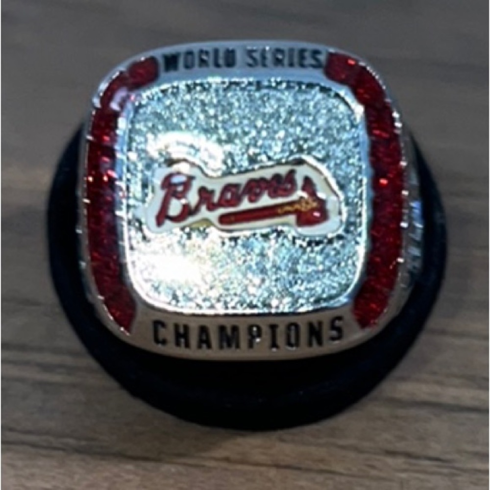 Atlanta Braves Commemorative 1995 Champions Ring with Red and Silver Accents